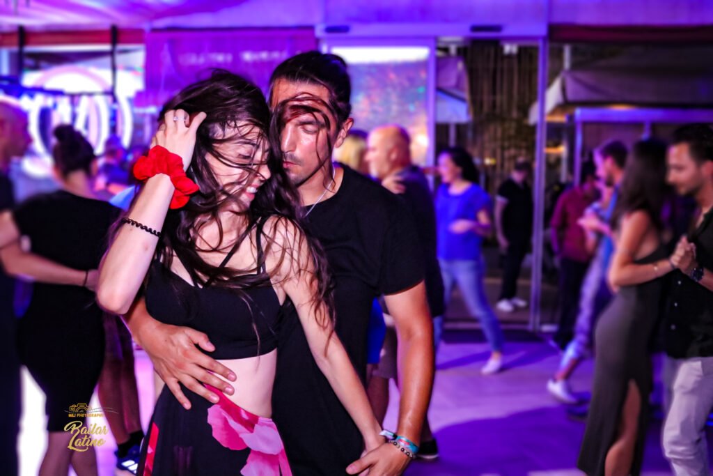 Bailar Latino soirées cours danses latines salsa bachata Nantes rencontres tous niveaux