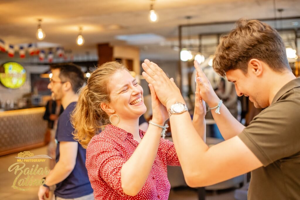 Bailar Latino soirées cours danses latines salsa bachata Nantes rencontres tous niveaux